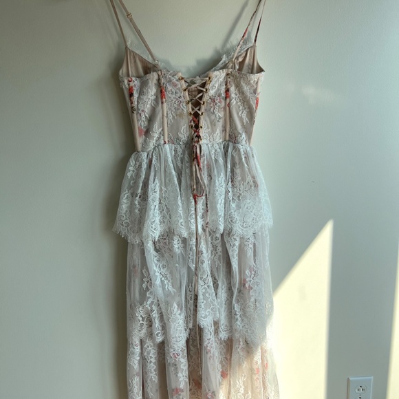 V. Chapman The Mia Dress in Natural Dainty Floral - Picture 7 of 16